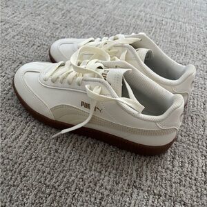 Puma Cream Sneakers with Brown Sole